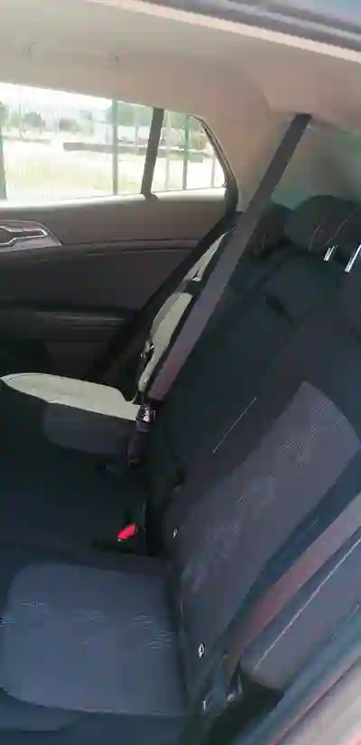 Kia Sportage 2023 - 25000 EUR, 48000 km - AUTO.MOTO.pt - 48000km - foto 10 de 16