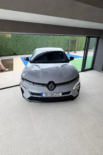 Renault Mégane E-Tech 2023 - 27980 EUR, 31569 km - AUTO.MOTO.pt - 31569km - foto 8 de 14