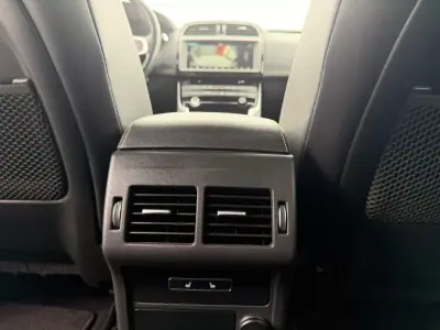 Jaguar XE 2018 - 17000 EUR, 273353 km - AUTO.MOTO.pt - 273353km - foto 16 de 20