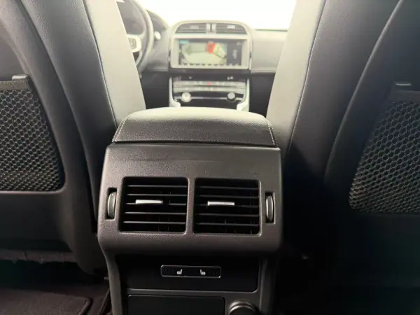 Jaguar XE 2018 - 17000 EUR, 273353 km - AUTO.MOTO.pt - 273353km - foto 16 de 20