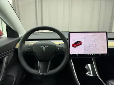 Tesla Model 3 2019 - 19250 EUR, 158000 km - AUTO.MOTO.pt - 158000km - foto 18 de 23
