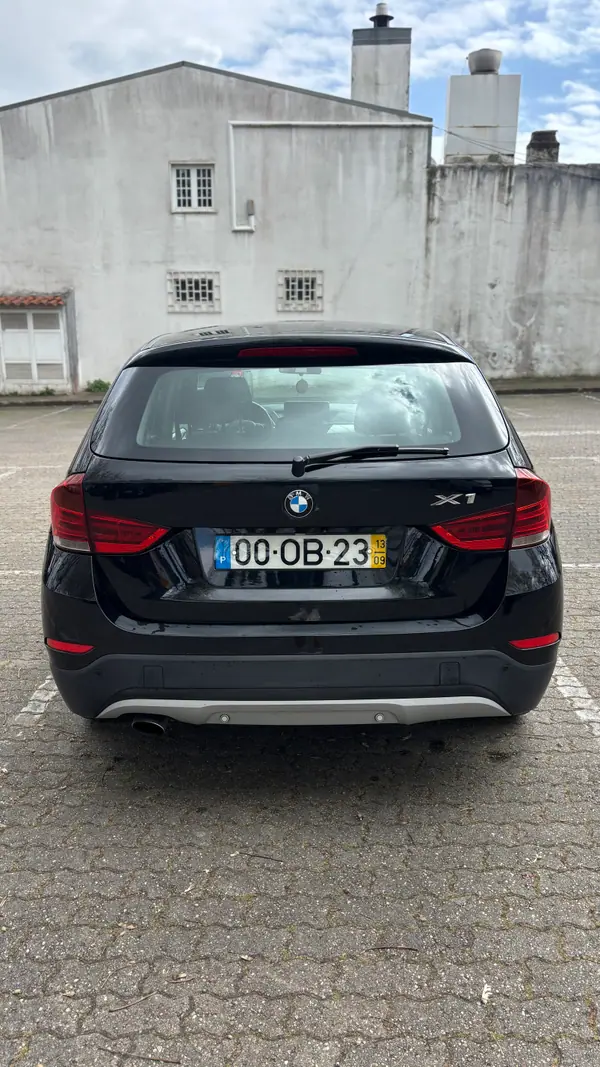 BMW X1 2013 - 11000 EUR, 200000 km - AUTO.MOTO.pt - 200000km - foto 4 de 15