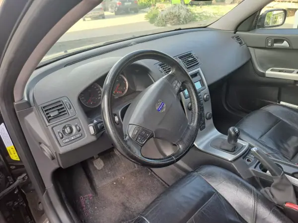 Volvo V50 2005 - 4990 EUR, 260573 km - AUTO.MOTO.pt - 260573km - foto 4 de 6