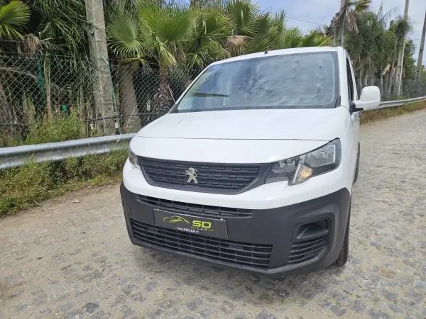 Peugeot PARTENER 2018 - 11500 EUR, 212000 km - AUTO.MOTO.pt - 212000km - foto 2 de 6