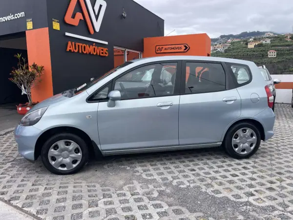 Honda Jazz 2010 - 3950 EUR, 142231 km - AUTO.MOTO.pt - 142231km - foto 4 de 12