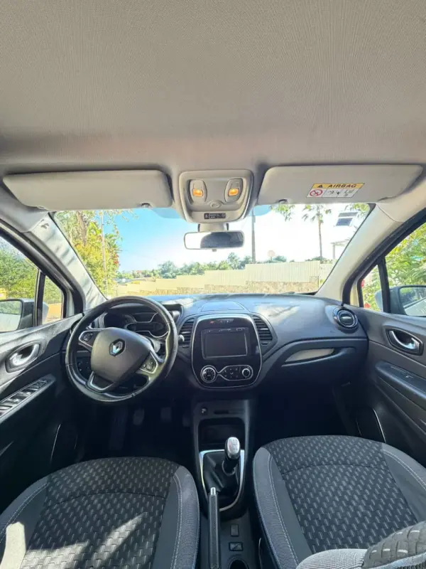 Renault Captur 2019 - 14900 EUR, 98836 km - AUTO.MOTO.pt - 98836km - foto 7 de 9