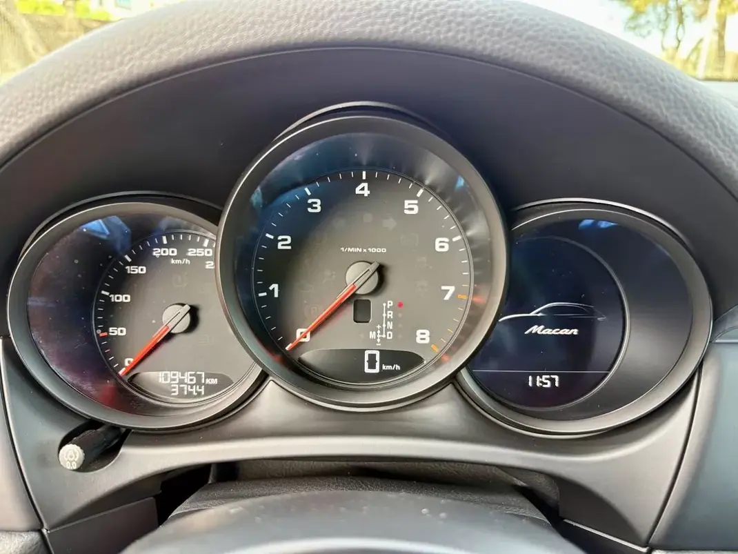 Porsche Macan 2018 - 44900 EUR, 109467 km - AUTO.MOTO.pt - 109467km - foto 11 de 27