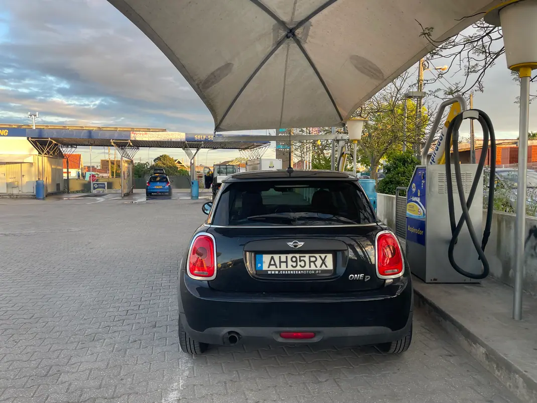 MINI One 2017 - 10500 EUR, 171000 km - AUTO.MOTO.pt - 171000km - foto 5 de 11