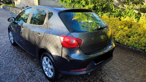 SEAT Ibiza 2009 - 5000 EUR, 270000 km - AUTO.MOTO.pt - 270000km - foto 5 de 5