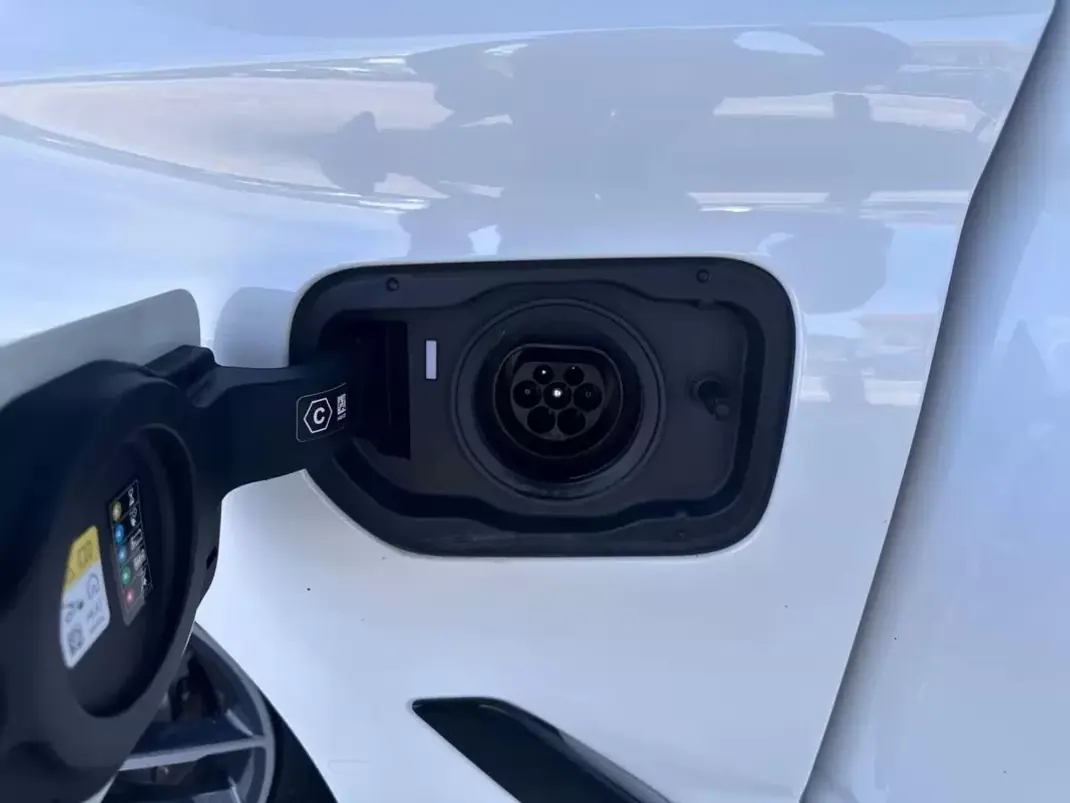 BMW 530e 2021 - 33900 EUR, 101252 km - AUTO.MOTO.pt - 101252km - foto 12 de 28