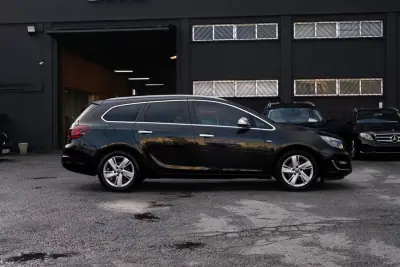 Opel Astra Sports Tourer 2015 - 7999 EUR, 278000 km - AUTO.MOTO.pt - 278000km - foto 2 de 29