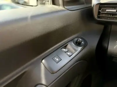 Peugeot Partner 1.5 BlueHdi L1 102Cv | CARPLAY | IVA DEDUTÍVEL 2023 - 14950 EUR, 98000 km - AUTO.MOTO.pt - 98000km - foto 17 de 22