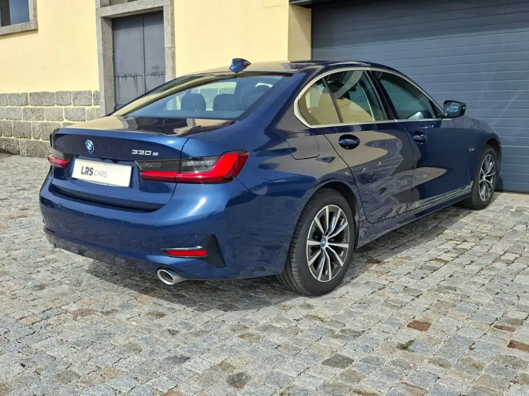 BMW 330 2021 - 27490 EUR, 63328 km - AUTO.MOTO.pt - 63328km - foto 6 de 16