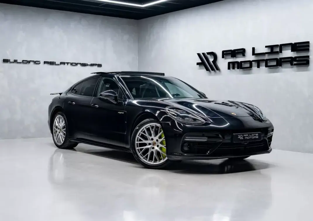 Porsche Panamera 2017 - 91950 EUR, 67458 km - AUTO.MOTO.pt - 67458km - foto 1 de 60