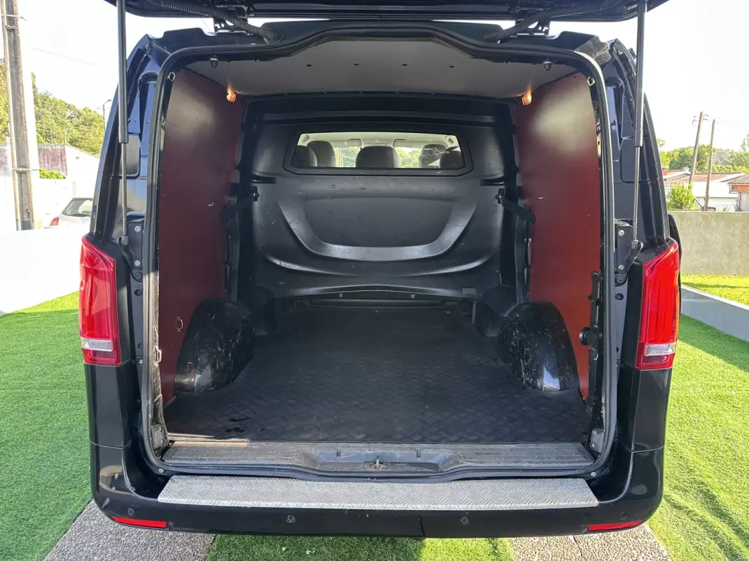 Mercedes-Benz Vito Tourer 2015 - 24900 EUR, 320000 km - AUTO.MOTO.pt - 320000km - foto 20 de 57