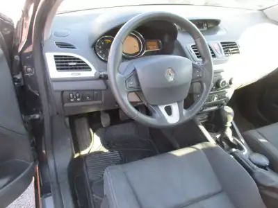 Renault Mégane 2011 - 6500 EUR, 192000 km - AUTO.MOTO.pt - 192000km - foto 9 de 11