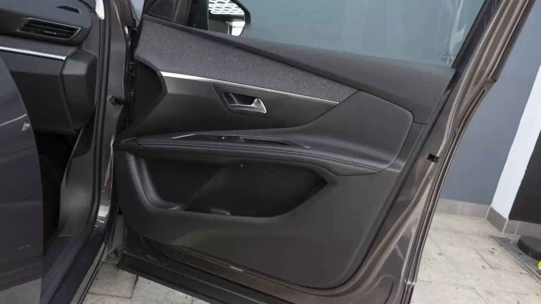 Peugeot 3008 2022 - 21750 EUR, 58000 km - AUTO.MOTO.pt - 58000km - foto 12 de 35