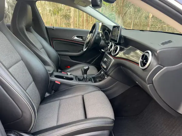 Mercedes-Benz CLA 180 2017 - 18650 EUR, 124000 km - AUTO.MOTO.pt - 124000km - foto 32 de 38