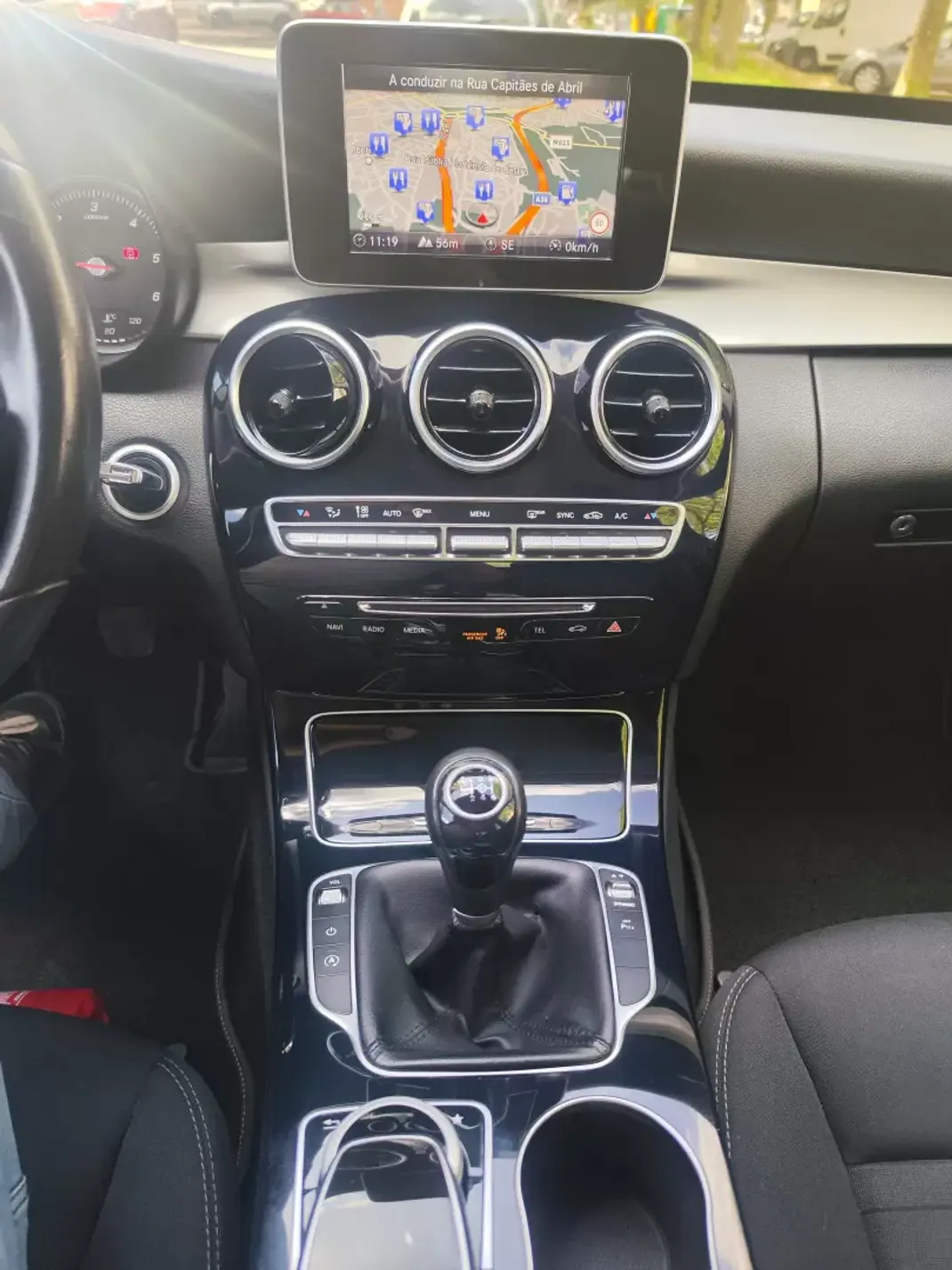 Mercedes-Benz C 200 2017 - 18980 EUR, 136500 km - AUTO.MOTO.pt - 136500km - foto 30 de 40