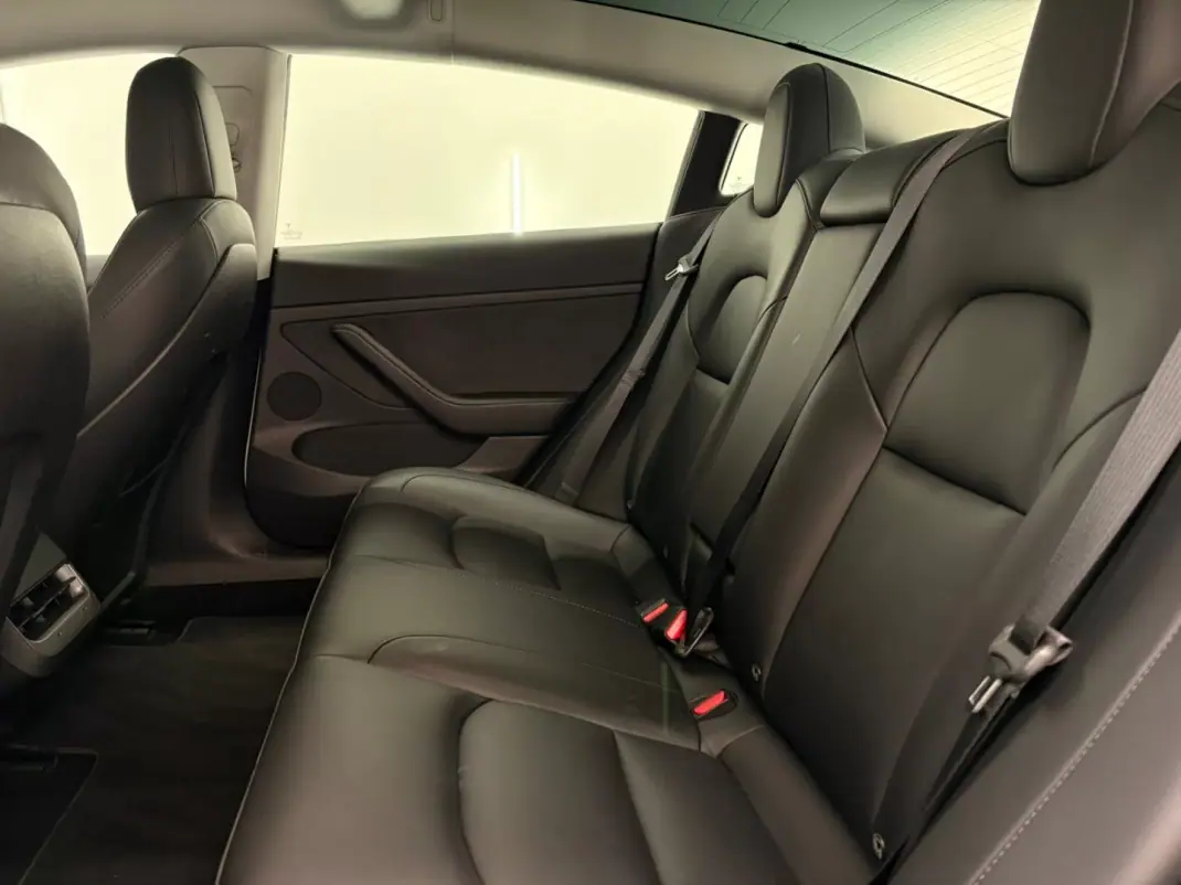 Tesla Model 3 2021 - 26500 EUR, 77000 km - AUTO.MOTO.pt - 77000km - foto 7 de 18