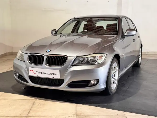 BMW 318 2009 - 10900 EUR, 110942 km - AUTO.MOTO.pt - 110942km - foto 5 de 25