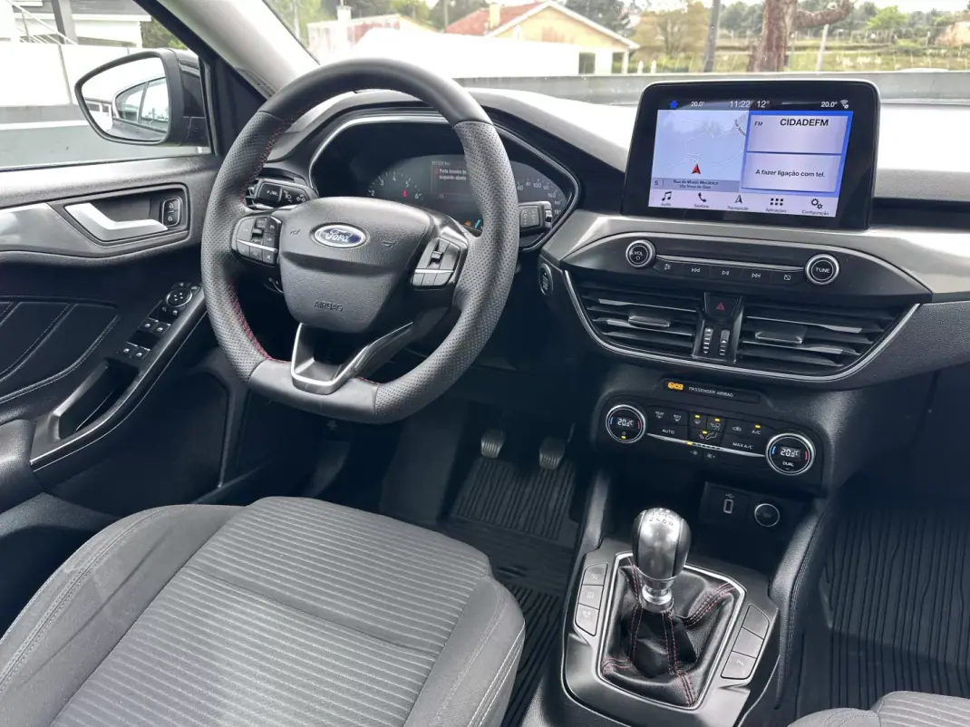 Ford Focus 2018 - 10900 EUR, 100000 km - AUTO.MOTO.pt - 100000km - foto 28 de 56