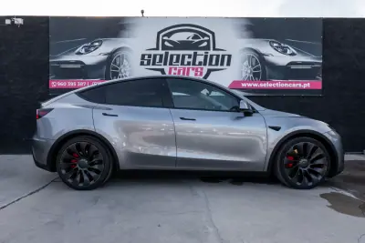 Tesla Model Y 2023 - 37900 EUR, 80000 km - foto 4 de 29