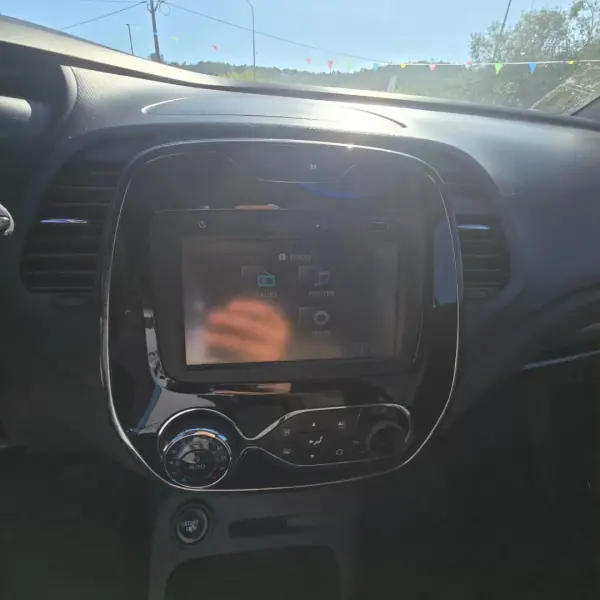Renault Captur 2015 - 8950 EUR, 233891 km - 233891km - foto 6 de 14