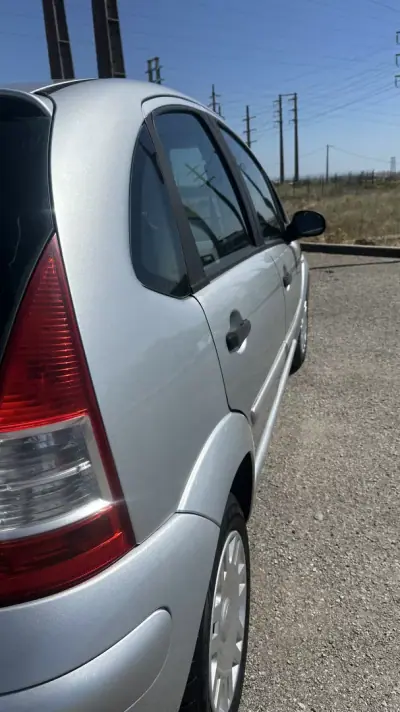 Citroën C3 2008 - 3650 EUR, 92000 km - AUTO.MOTO.pt - 92000km - foto 9 de 19