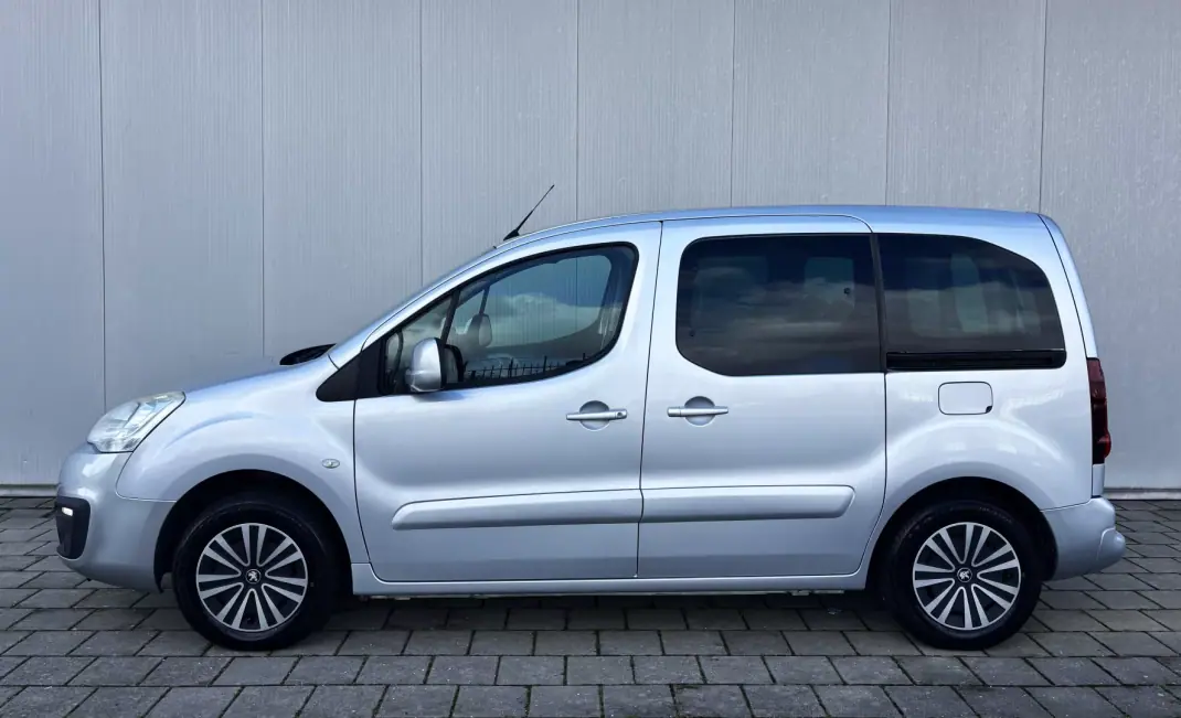 Peugeot Partner 2018 - 14900 EUR, 140000 km - AUTO.MOTO.pt - 140000km - foto 2 de 37