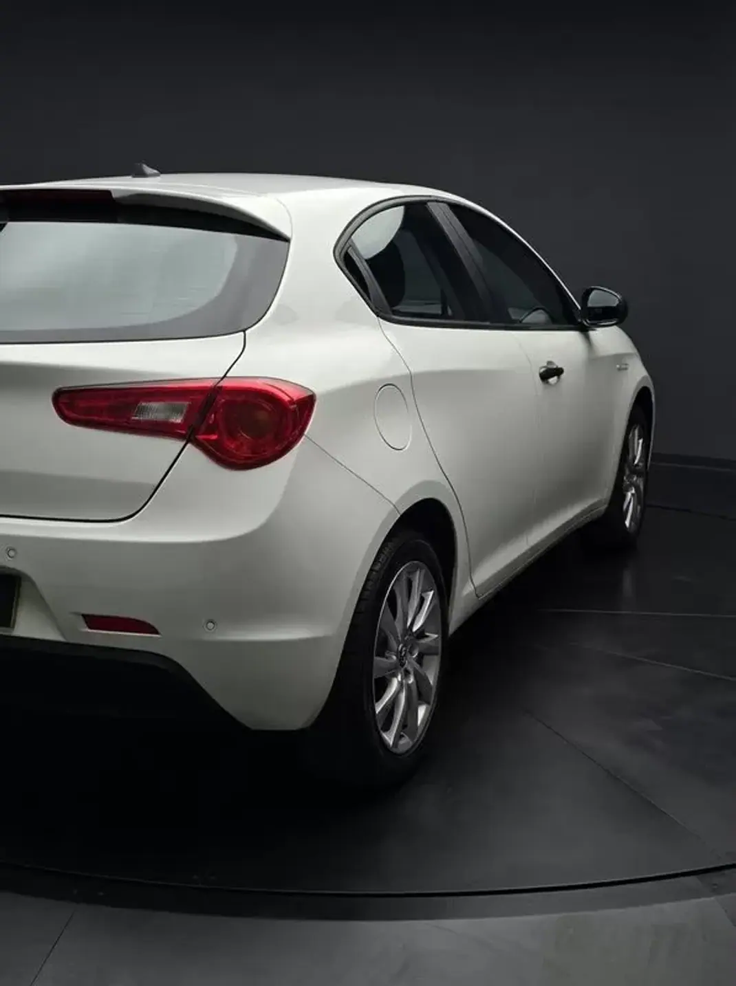 Alfa Romeo Giulietta 2011 - 9990 EUR, 177008 km - AUTO.MOTO.pt - 177008km - foto 5 de 18