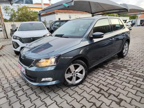 Skoda Fabia 2015 - 11900 EUR, 130000 km - AUTO.MOTO.pt - 130000km - foto 4 de 17