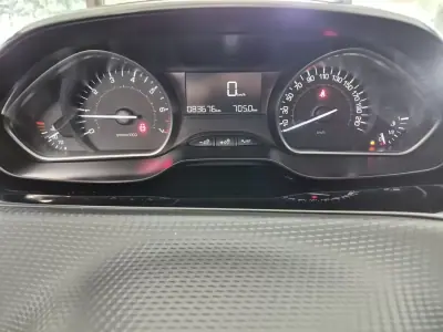 Peugeot 2008 2017 - 9999 EUR, 63500 km - 63500km - foto 23 de 33