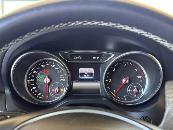 Mercedes-Benz CLA 180 2016 - 17950 EUR, 146271 km - AUTO.MOTO.pt - 146271km - foto 17 de 33