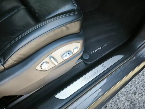 Porsche Macan 2014 - 42950 EUR, 177239 km - AUTO.MOTO.pt - 177239km - foto 48 de 59