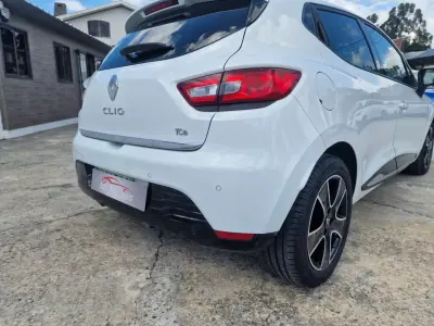 Renault Clio 2014 - 10490 EUR, 118020 km - AUTO.MOTO.pt - 118020km - foto 14 de 36
