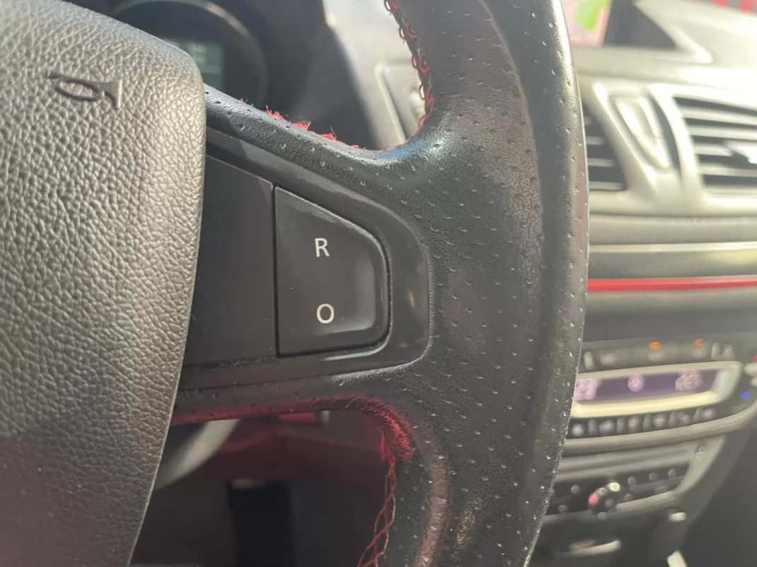 Renault Mégane Sport Tourer 2014 - 9999 EUR, 163000 km - AUTO.MOTO.pt - 163000km - foto 44 de 47