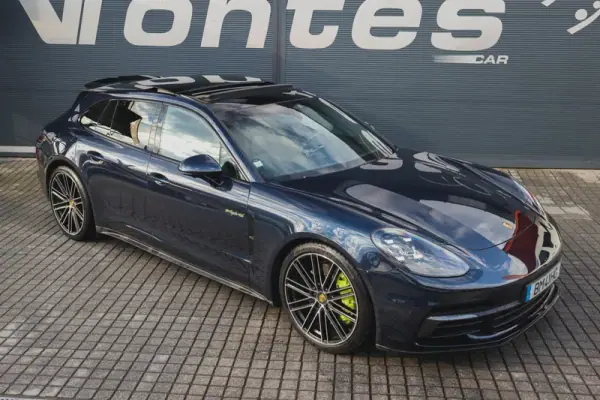 Porsche Panamera Sport Turismo 2019 - 67480 EUR, 97640 km - AUTO.MOTO.pt - 97640km - foto 31 de 71