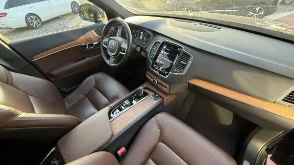 Volvo XC 90 2021 - 43990 EUR, 104000 km - AUTO.MOTO.pt - 104000km - foto 30 de 47