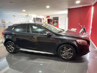 Volvo V40 Cross Country 2014 - 12750 EUR, 189500 km - AUTO.MOTO.pt - 189500km - foto 4 de 15