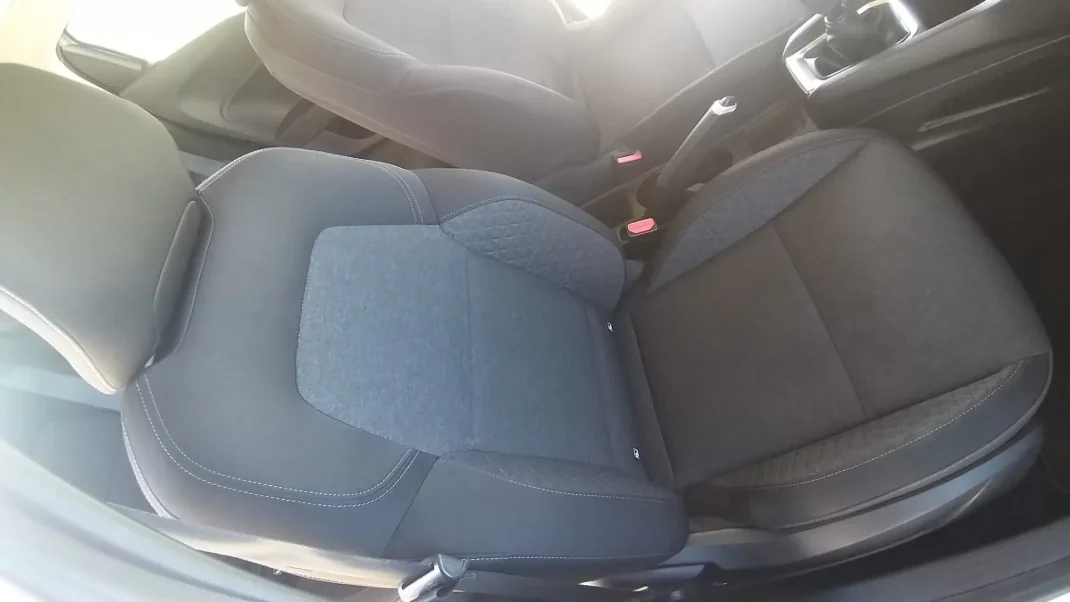 Renault Clio 2020 - 13690 EUR, 114437 km - AUTO.MOTO.pt - 114437km - foto 41 de 42