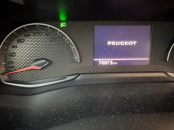 Peugeot 2008 2021 - 15500 EUR, 76783 km - 76783km - foto 10 de 10