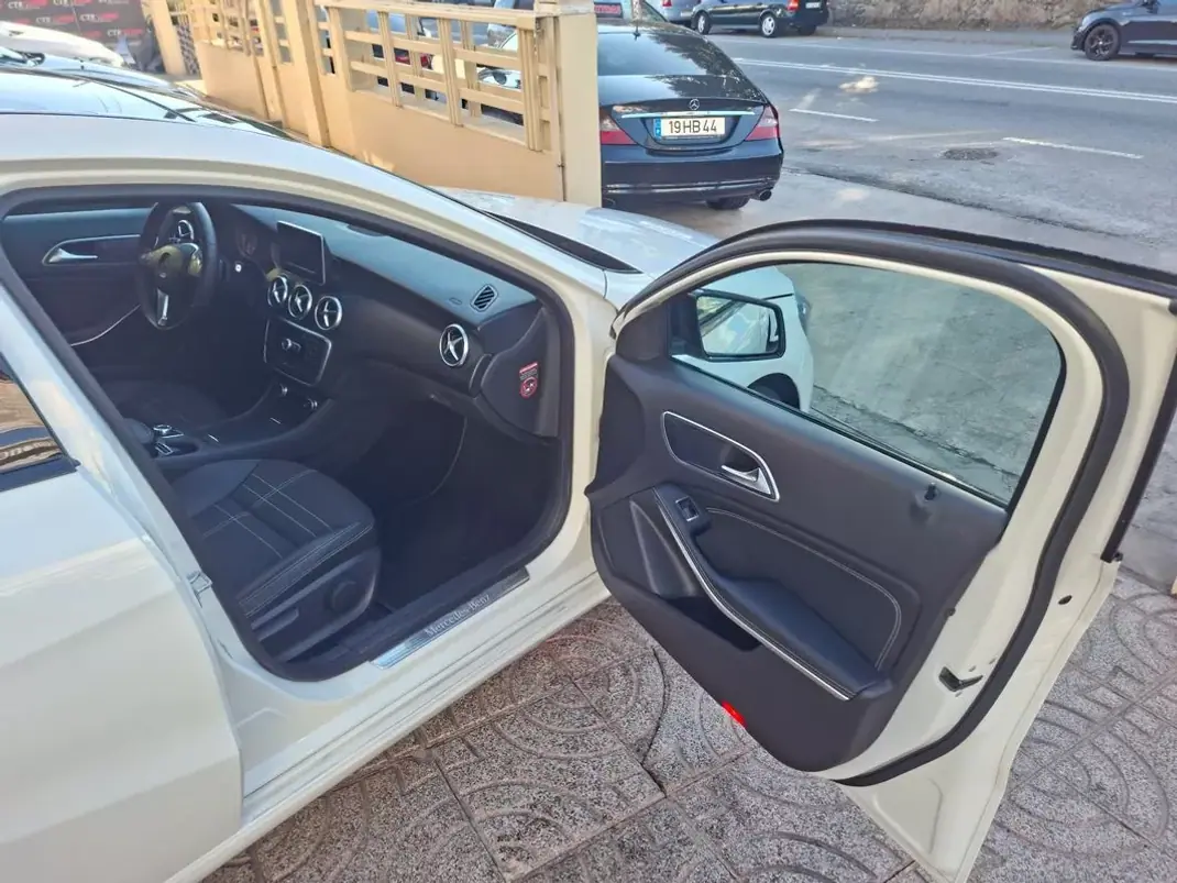 Mercedes-Benz A 200 2014 - 15900 EUR, 212000 km - 212000km - foto 22 de 32
