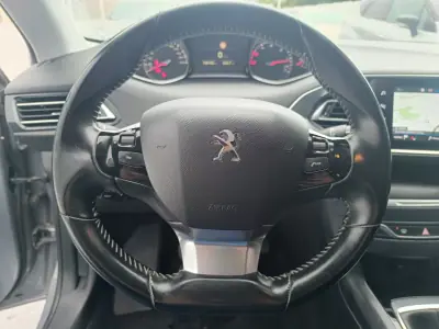 Peugeot 308 2020 - 13900 EUR, 168102 km - AUTO.MOTO.pt - 168102km - foto 20 de 28