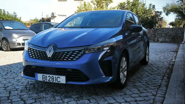 Renault Clio 2024 — foto 2 de 10