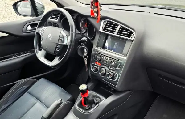Citroën C4 2011 - 6500 EUR, 290000 km - AUTO.MOTO.pt - 290000km - foto 17 de 20