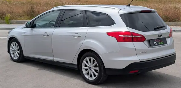 Ford Focus SW 2015 - 8500 EUR, 231741 km - AUTO.MOTO.pt - 231741km - foto 10 de 21