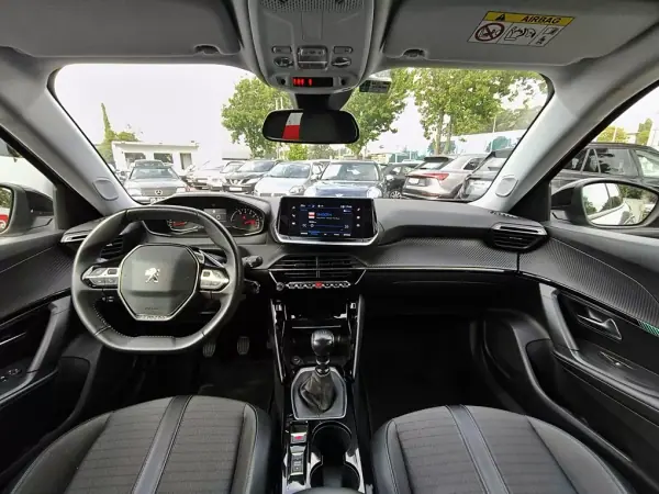 Peugeot 2008 2022 - 15900 EUR, 130275 km - 130275km - foto 3 de 25