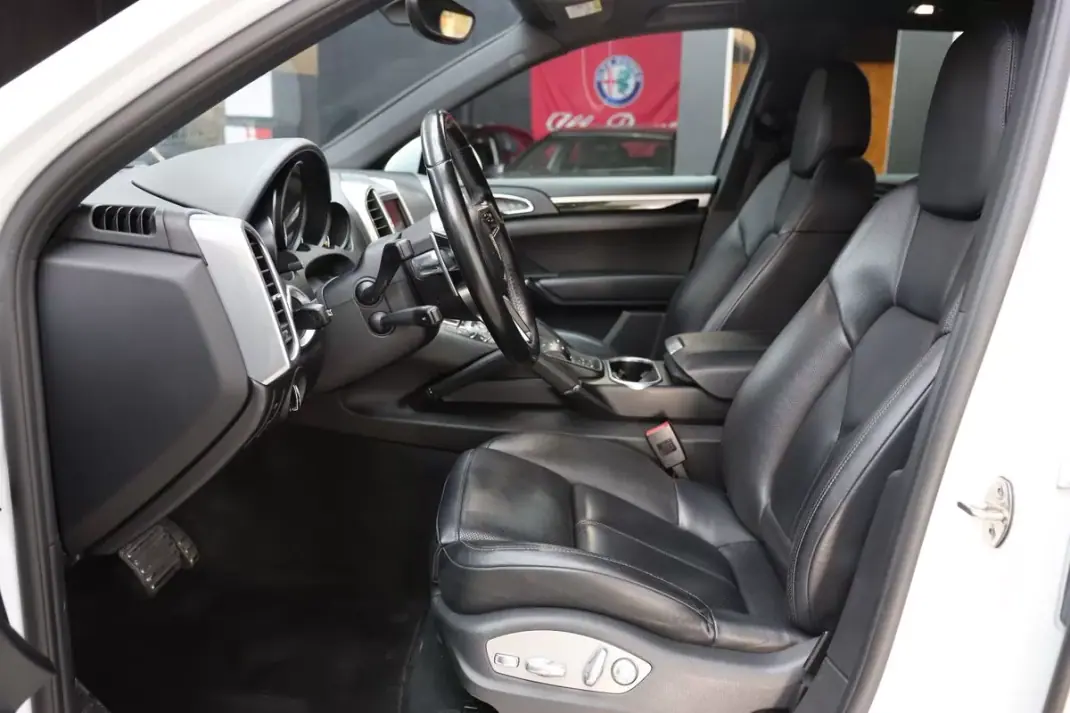 Porsche Cayenne 2015 - 41900 EUR, 140000 km - 140000km - foto 12 de 32