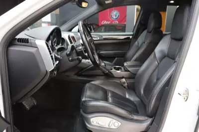 Porsche Cayenne 2015 - 41900 EUR, 140000 km - 140000km - foto 12 de 32